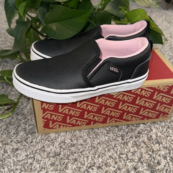 Vans - Picture 3 of 12